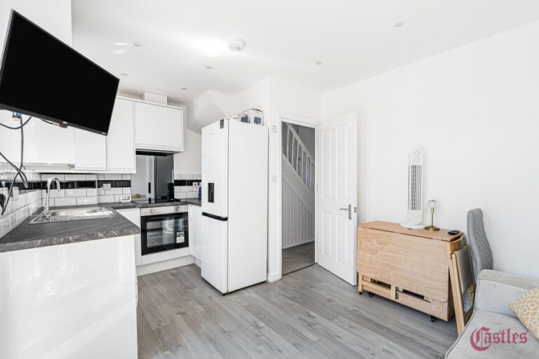 Mayfield Crescent, Edmonton N9 (2733611) Photo 8
