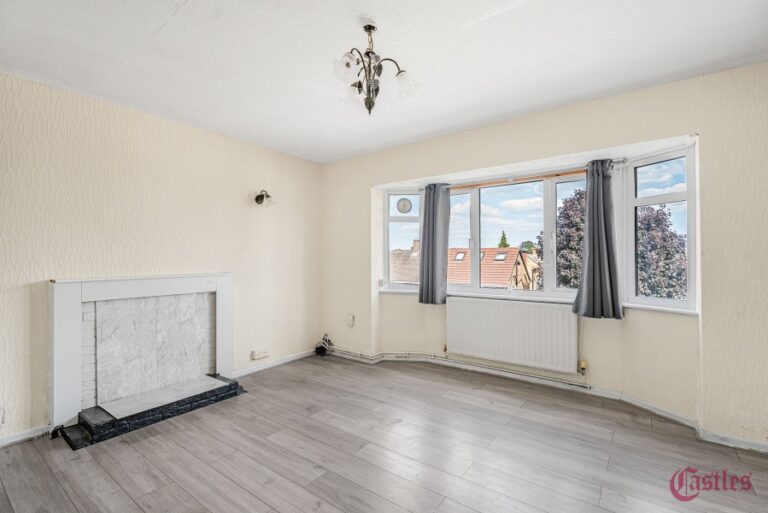 Pentrich Avenue, Enfield, EN1 (2733825) Photo 2