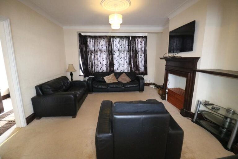 Branksome Avenue, Edmonton,  N18 (2248615) Photo 2