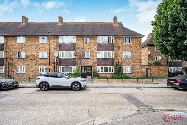 Pentrich Avenue, Enfield, EN1 (2733825) Photo 16