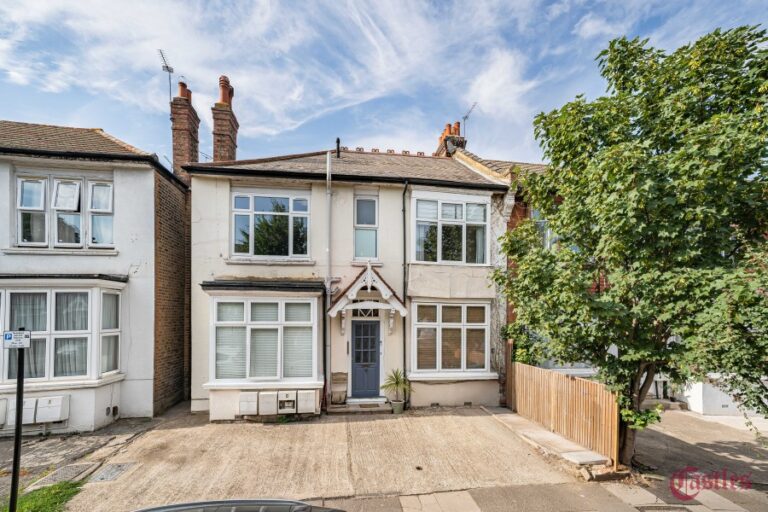 Sidney Avenue, Palmers Green, N13 (2696197) Photo 2