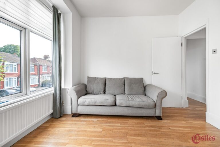 Sidney Avenue, Palmers Green, N13 (2696197) Photo 11