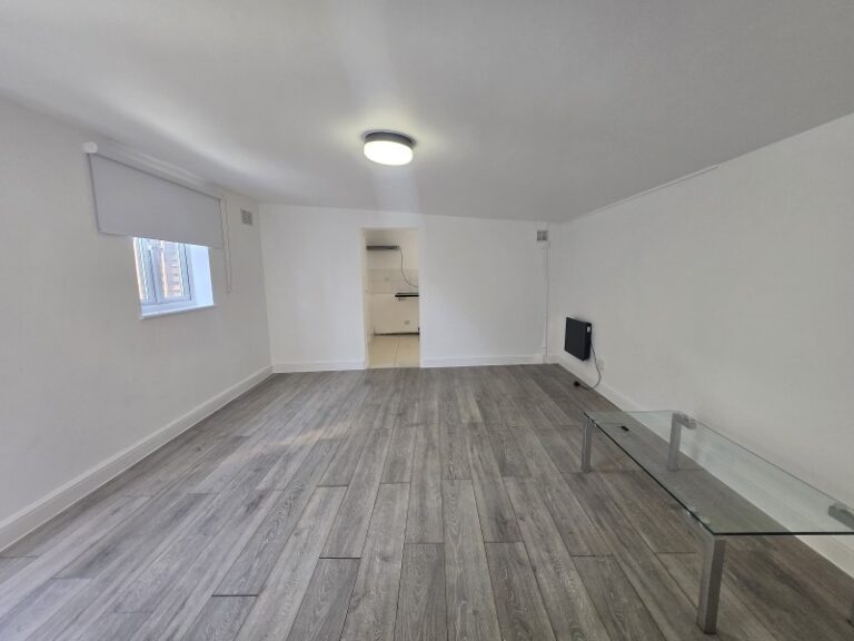 St. Mark's Road, Enfield, EN1 (2733753) Photo 4