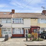 Mayfield Crescent, Edmonton N9 (2733611) Photo 1