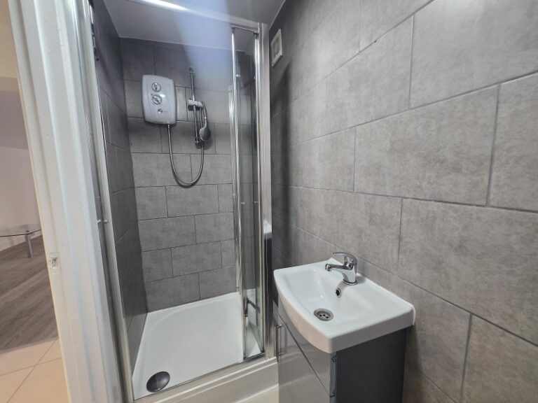 St. Mark's Road, Enfield, EN1 (2733753) Photo 2