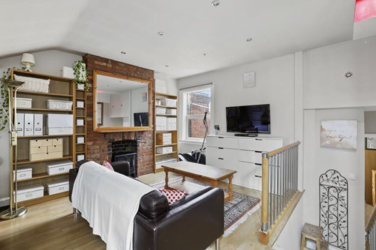 Rathcoole Gardens, Crouch End, N8