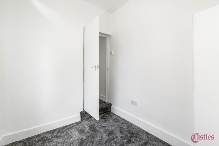 Scotland Green Road, Enfield, EN3 (2261354) Photo 17