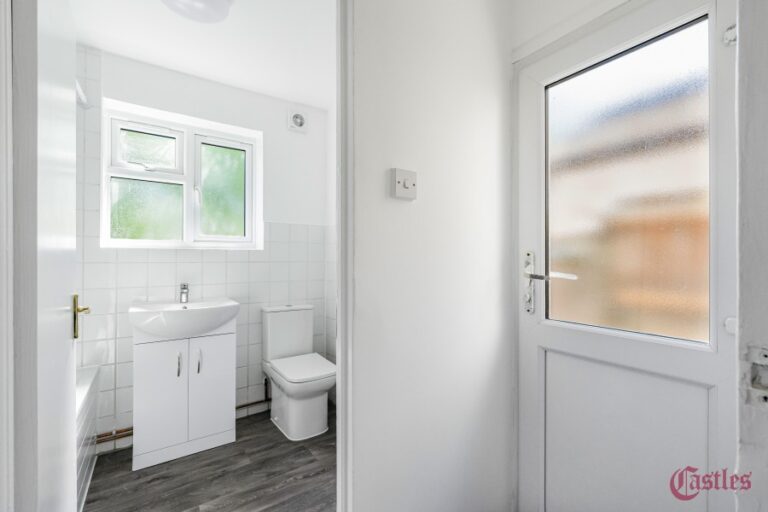 Scotland Green Road, Enfield, EN3 (2261354) Photo 5