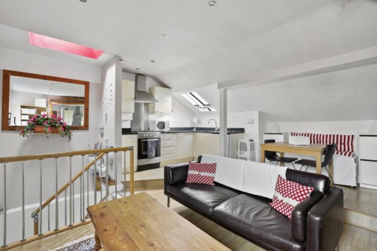 Rathcoole Gardens, Crouch End, N8 (2665414) Photo 7
