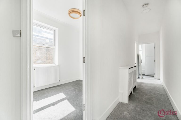 Graeme Road, Enfield, EN1 (2733940) Photo 12