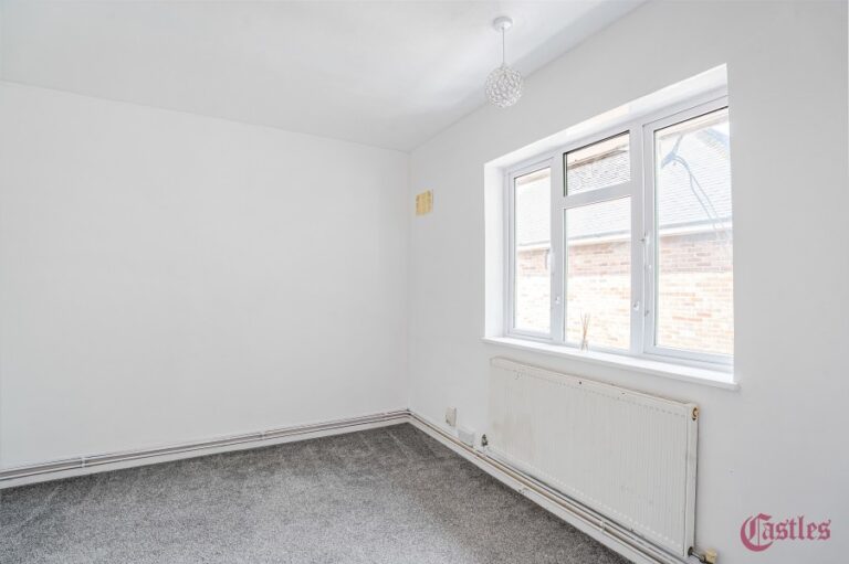 Pentrich Avenue, Enfield, EN1 (2733825) Photo 3