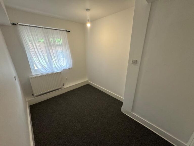 Princes Avenue, Palmers Green, N13 (2715279) Photo 9