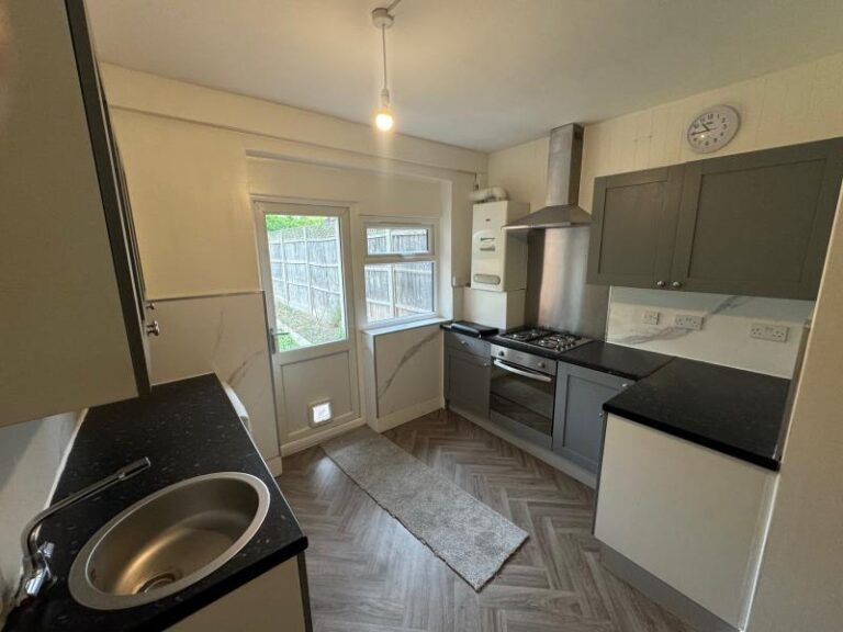 Princes Avenue, Palmers Green, N13 (2715279) Photo 4