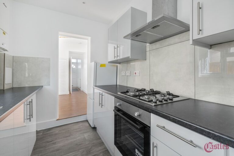Scotland Green Road, Enfield, EN3 (2261354) Photo 2