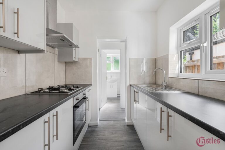 Scotland Green Road, Enfield, EN3 (2261354) Photo 3
