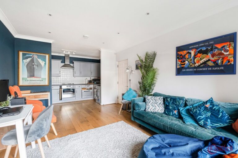 North Point, Crouch End, N8