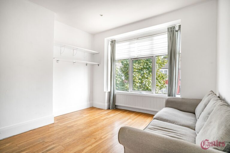 Sidney Avenue, Palmers Green, N13 (2696197) Photo 3