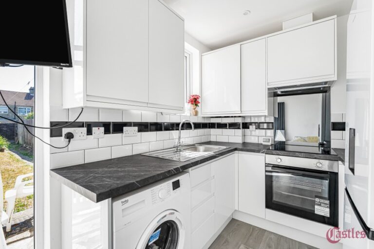 Mayfield Crescent, Edmonton N9 (2733611) Photo 3