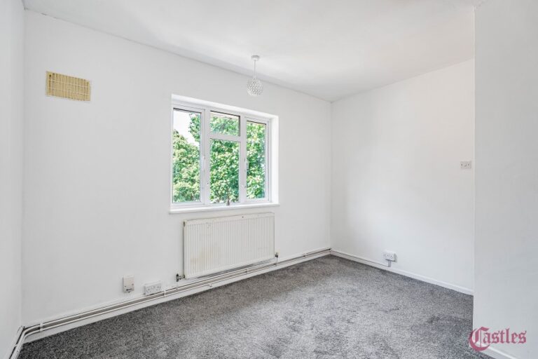Pentrich Avenue, Enfield, EN1 (2733825) Photo 4