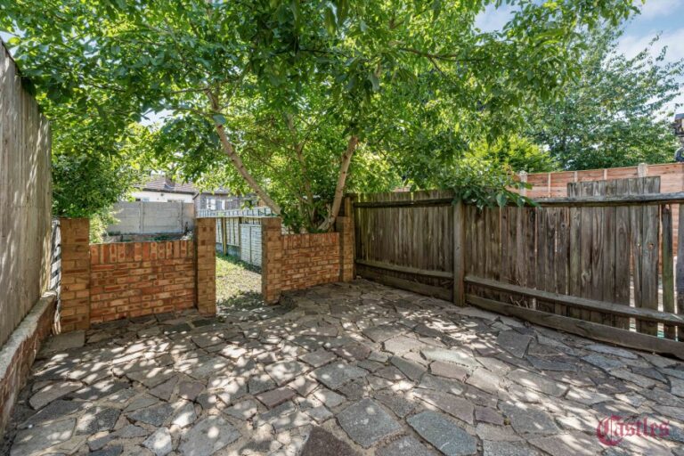 Scotland Green Road, Enfield, EN3 (2261354) Photo 11