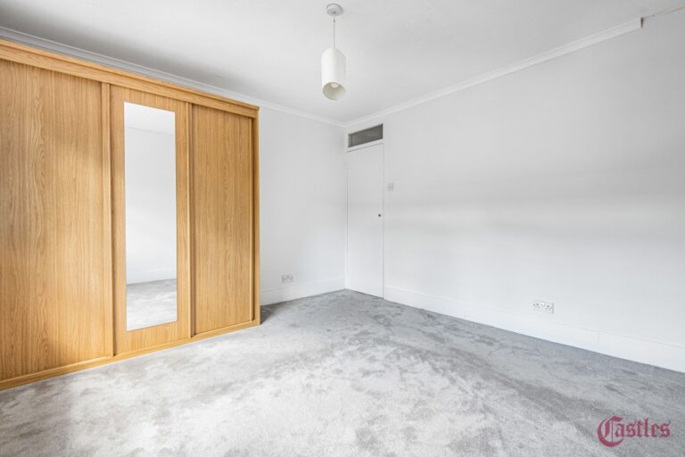 Queens Road, Waltham Cross, EN8 (2733385) Photo 13