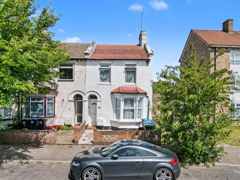 Oatlands Road, Enfield