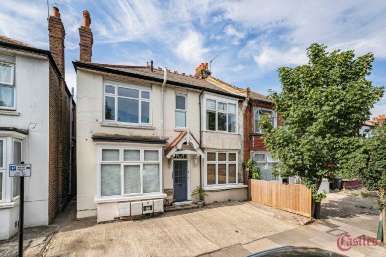 Sidney Avenue, Palmers Green, N13