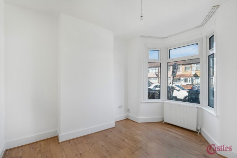 Scotland Green Road, Enfield, EN3 (2261354) Photo 8