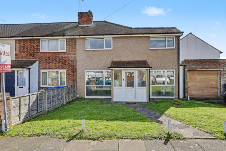 Stoneleigh Avenue, Enfield