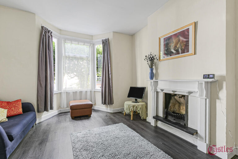 Russell Road, N13