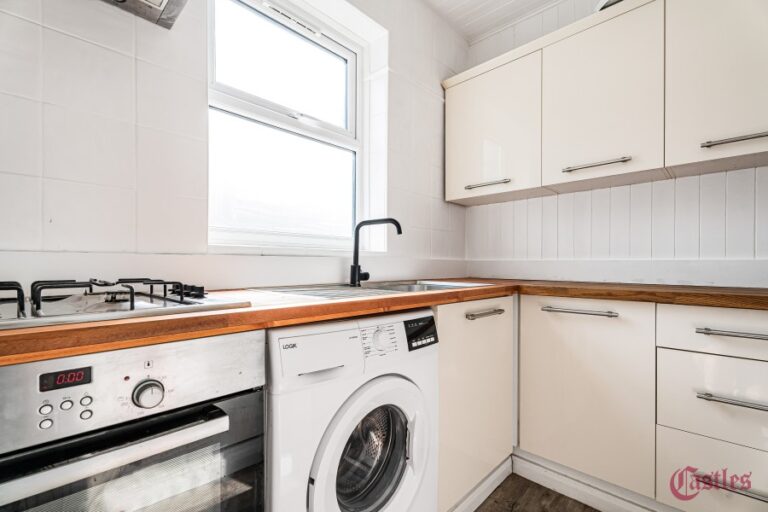 Graeme Road, Enfield, EN1 (2733940) Photo 4