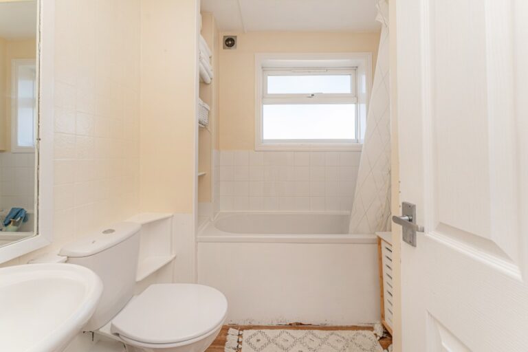 Church Street, Edmonton, London N9 (2733557) Photo 8