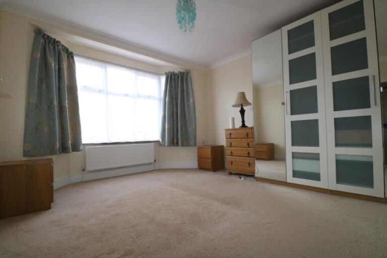 Branksome Avenue, Edmonton,  N18 (2248615) Photo 3