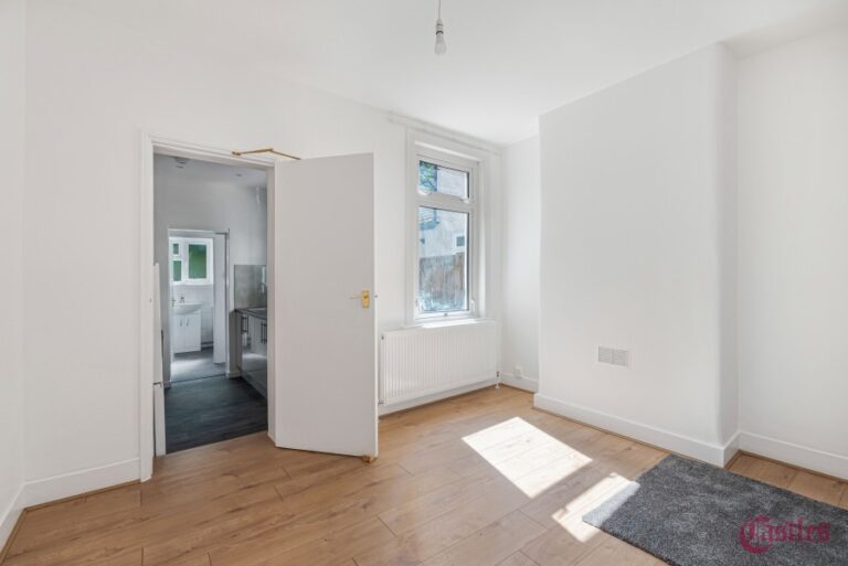 Scotland Green Road, Enfield, EN3 (2261354) Photo 10