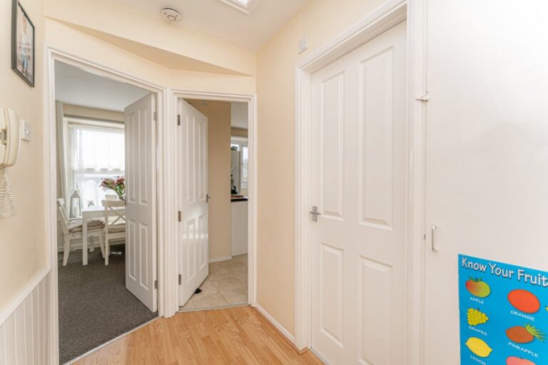 Church Street, Edmonton, London N9 (2733557) Photo 9