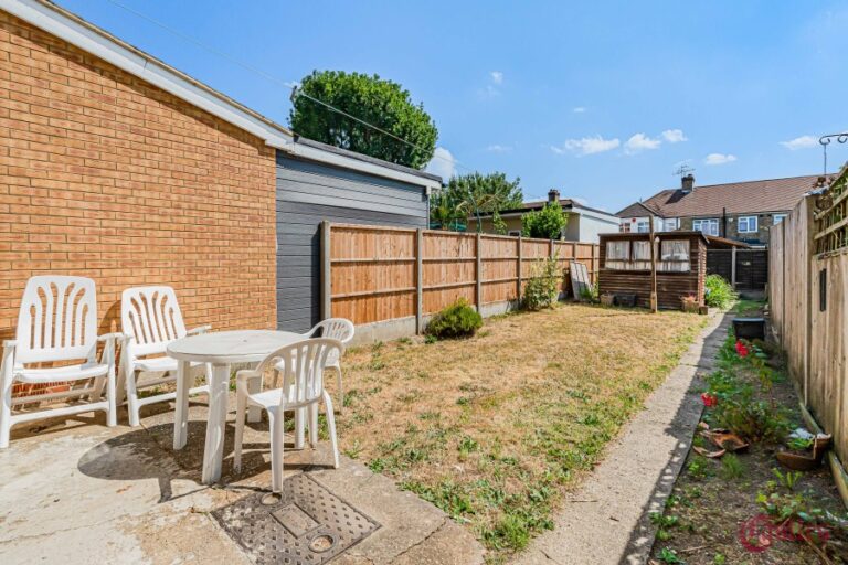 Mayfield Crescent, Edmonton N9 (2733611) Photo 10