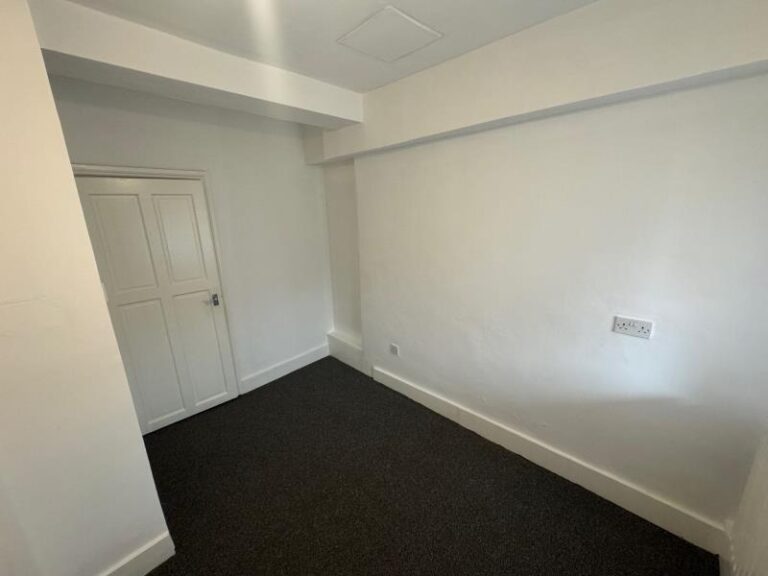 Princes Avenue, Palmers Green, N13 (2715279) Photo 8