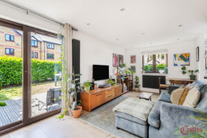 Riverside Close, London
