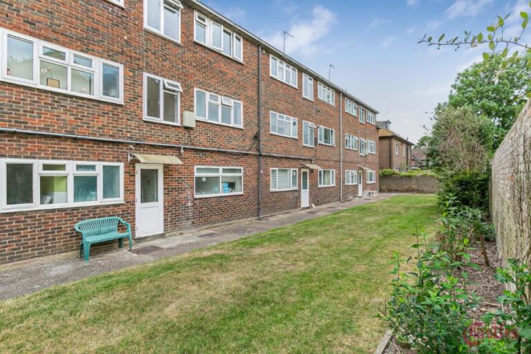 London Road, Enfield, EN2 (2731472) Photo 11