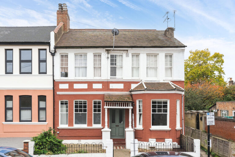 Sylvan Avenue, London