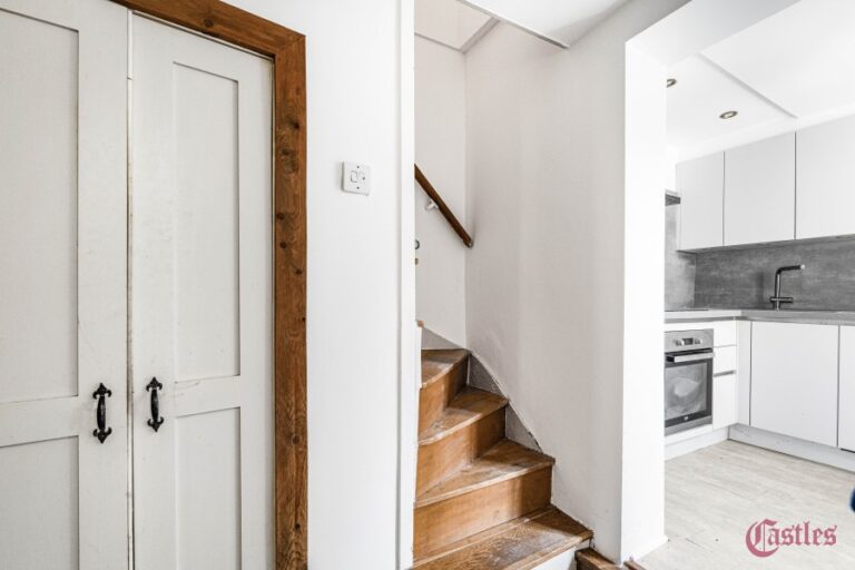 Tottenhall Road, Palmers Green, N13 (2733748) Photo 6