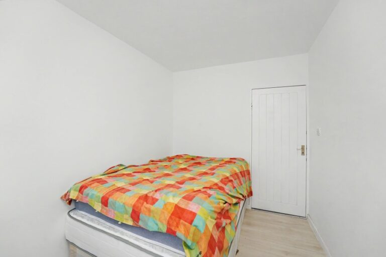Hoe Lane, Enfield, EN3 (2734774) Photo 5