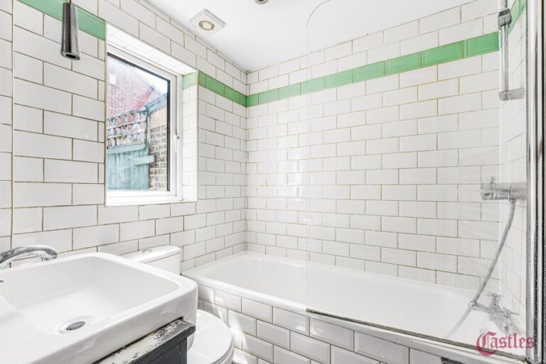 Tottenhall Road, Palmers Green, N13 (2733748) Photo 3