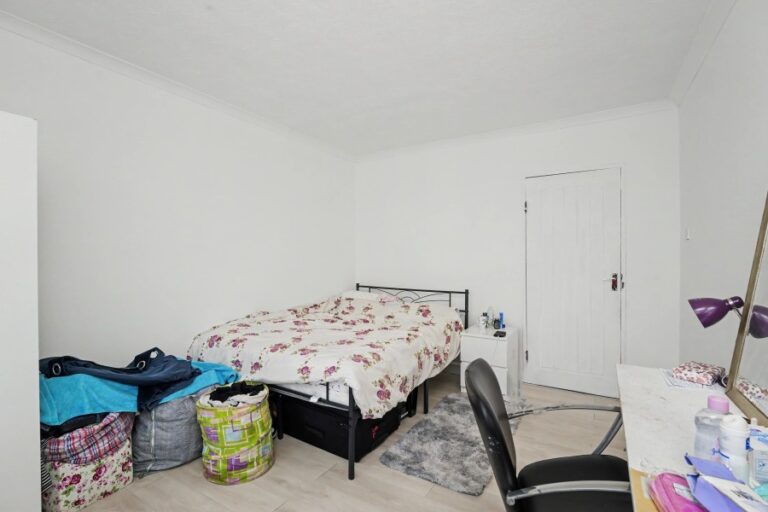 Hoe Lane, Enfield, EN3 (2734774) Photo 6