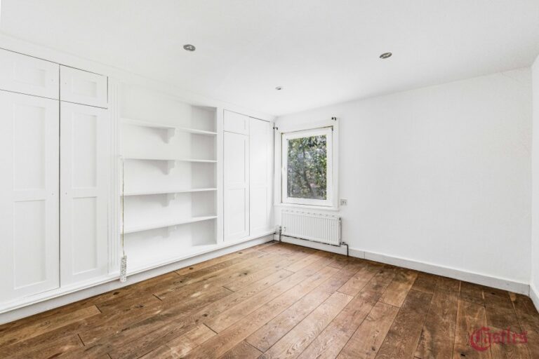 Tottenhall Road, Palmers Green, N13 (2733748) Photo 4