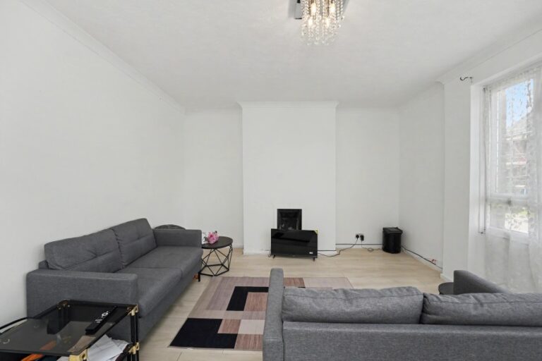 Hoe Lane, Enfield, EN3 (2734774) Photo 13