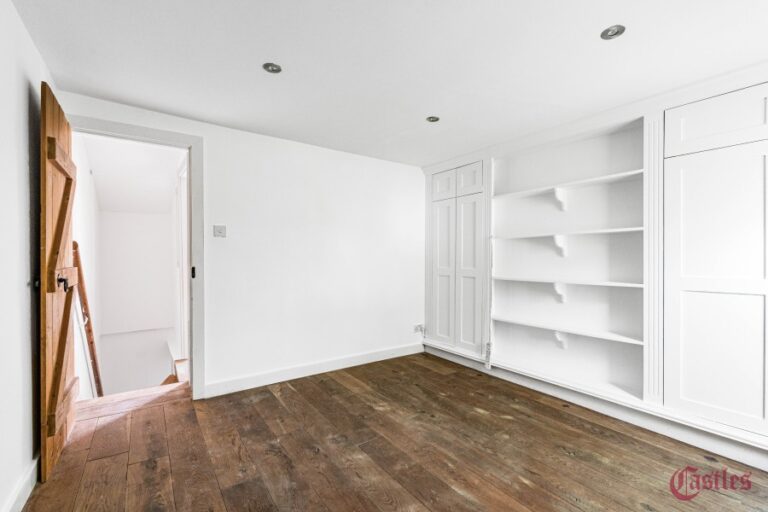 Tottenhall Road, Palmers Green, N13 (2733748) Photo 8
