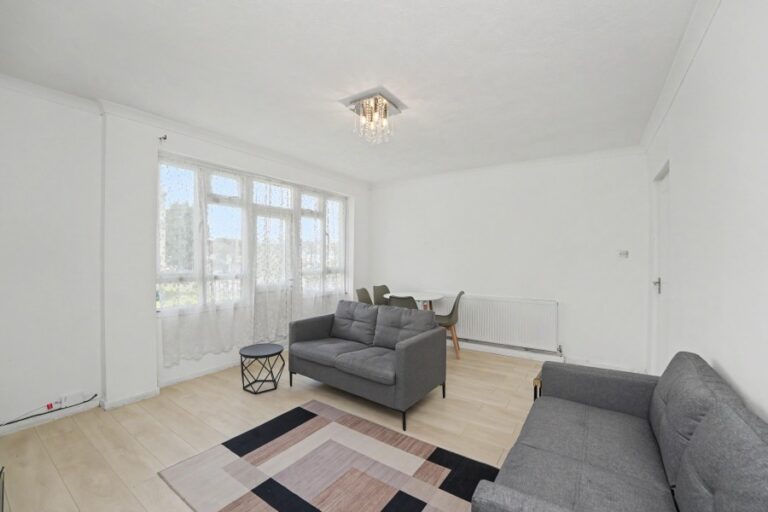 Hoe Lane, Enfield, EN3 (2734774) Photo 17