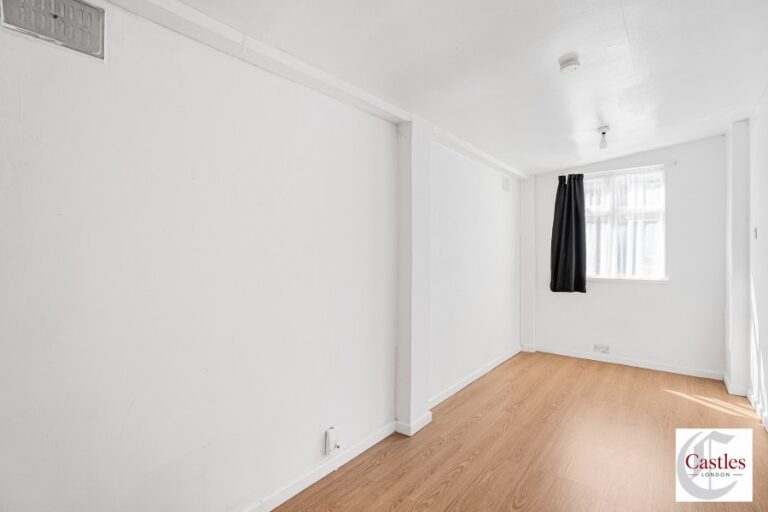 Ascot Gardens, Enfield, EN3 (2151686) Photo 16