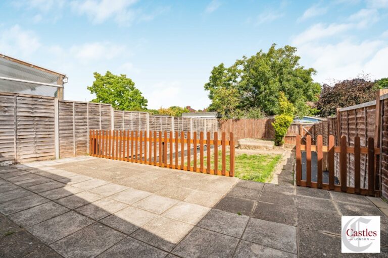 Ascot Gardens, Enfield, EN3 (2151686) Photo 17